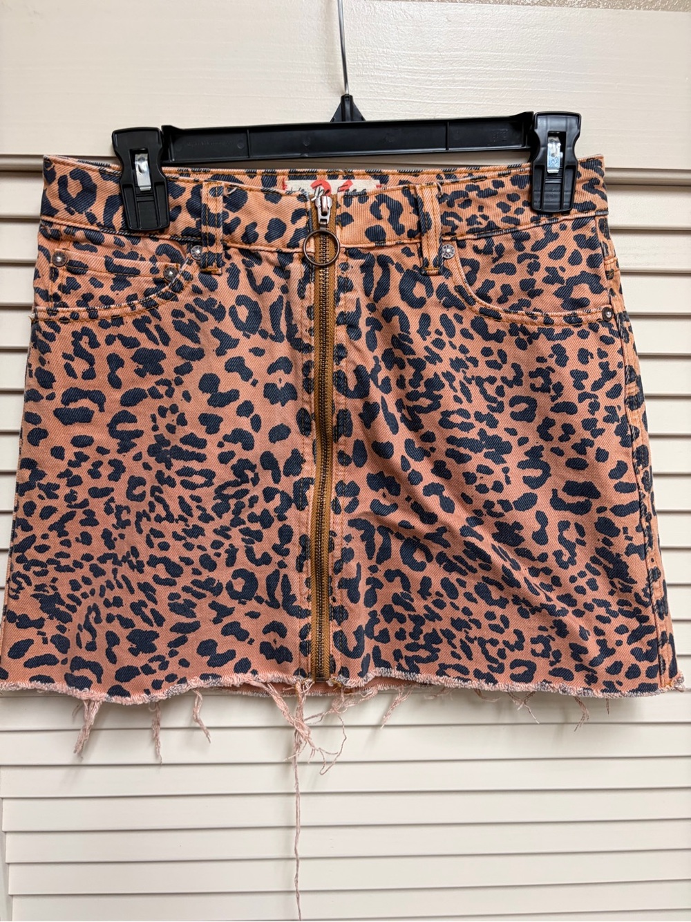 We The Free 26 Leopard Print Denim Mini Skirt Raw Hem Ring Zip Cotton Boho Sexy